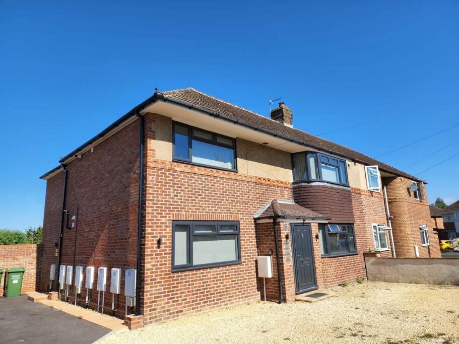 Hazel 1-Bedroom Cousy Flat, Parking, Wifi, Prime Location, Close To Blenheim Palace & Oxford Kidlington Exterior photo