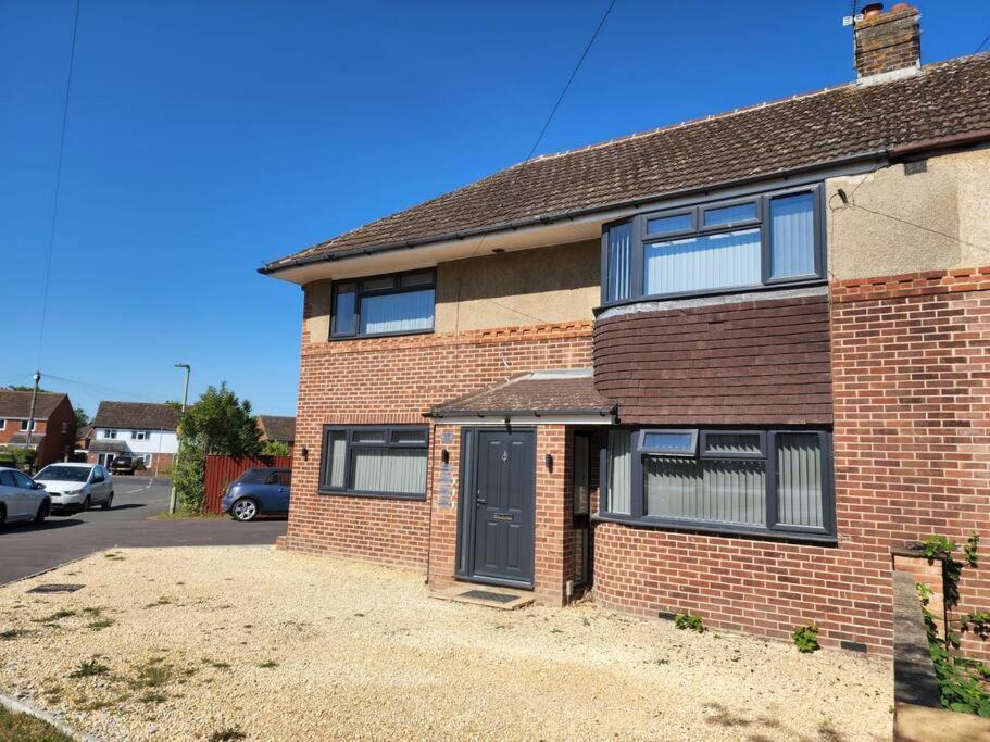 Hazel 1-Bedroom Cousy Flat, Parking, Wifi, Prime Location, Close To Blenheim Palace & Oxford Kidlington Exterior photo