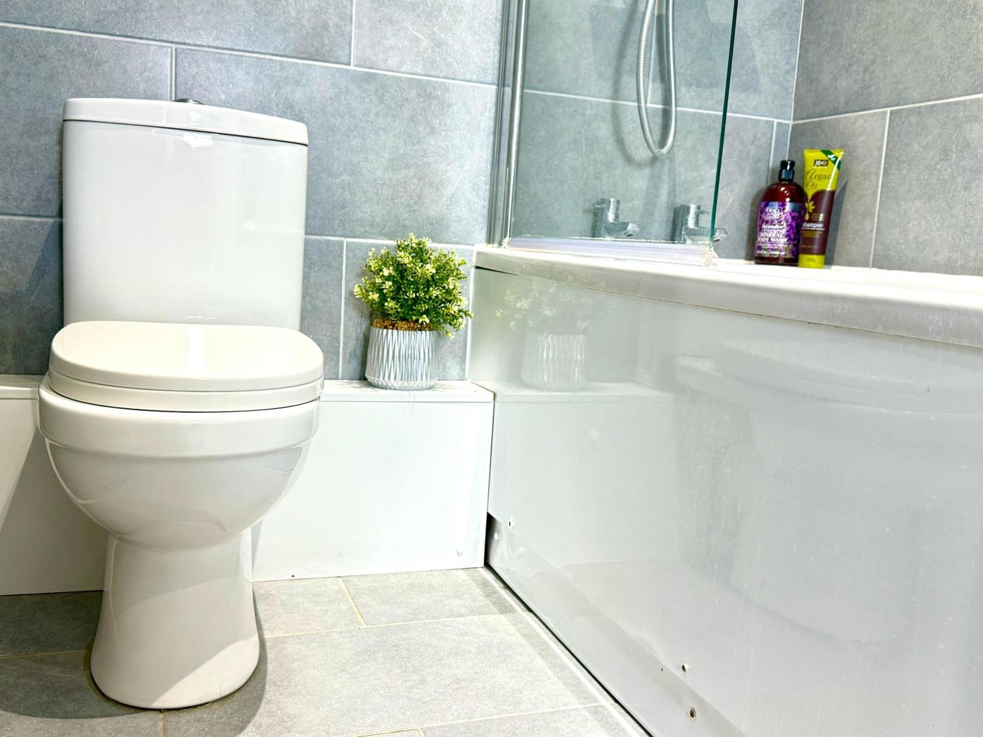 Hazel 1-Bedroom Cousy Flat, Parking, Wifi, Prime Location, Close To Blenheim Palace & Oxford Kidlington Exterior photo