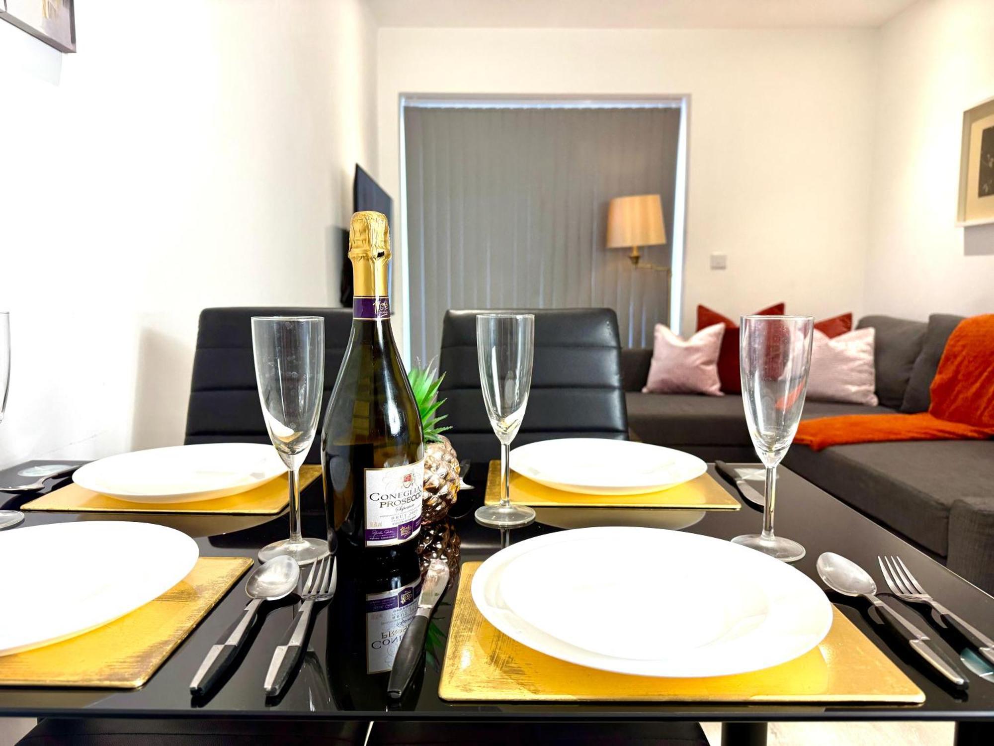 Hazel 1-Bedroom Cousy Flat, Parking, Wifi, Prime Location, Close To Blenheim Palace & Oxford Kidlington Exterior photo