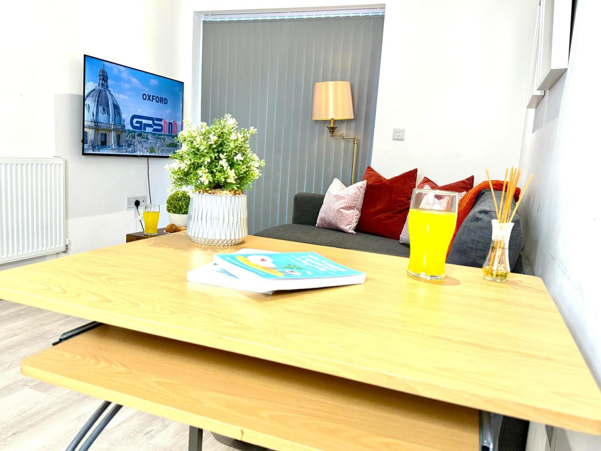 Hazel 1-Bedroom Cousy Flat, Parking, Wifi, Prime Location, Close To Blenheim Palace & Oxford Kidlington Exterior photo