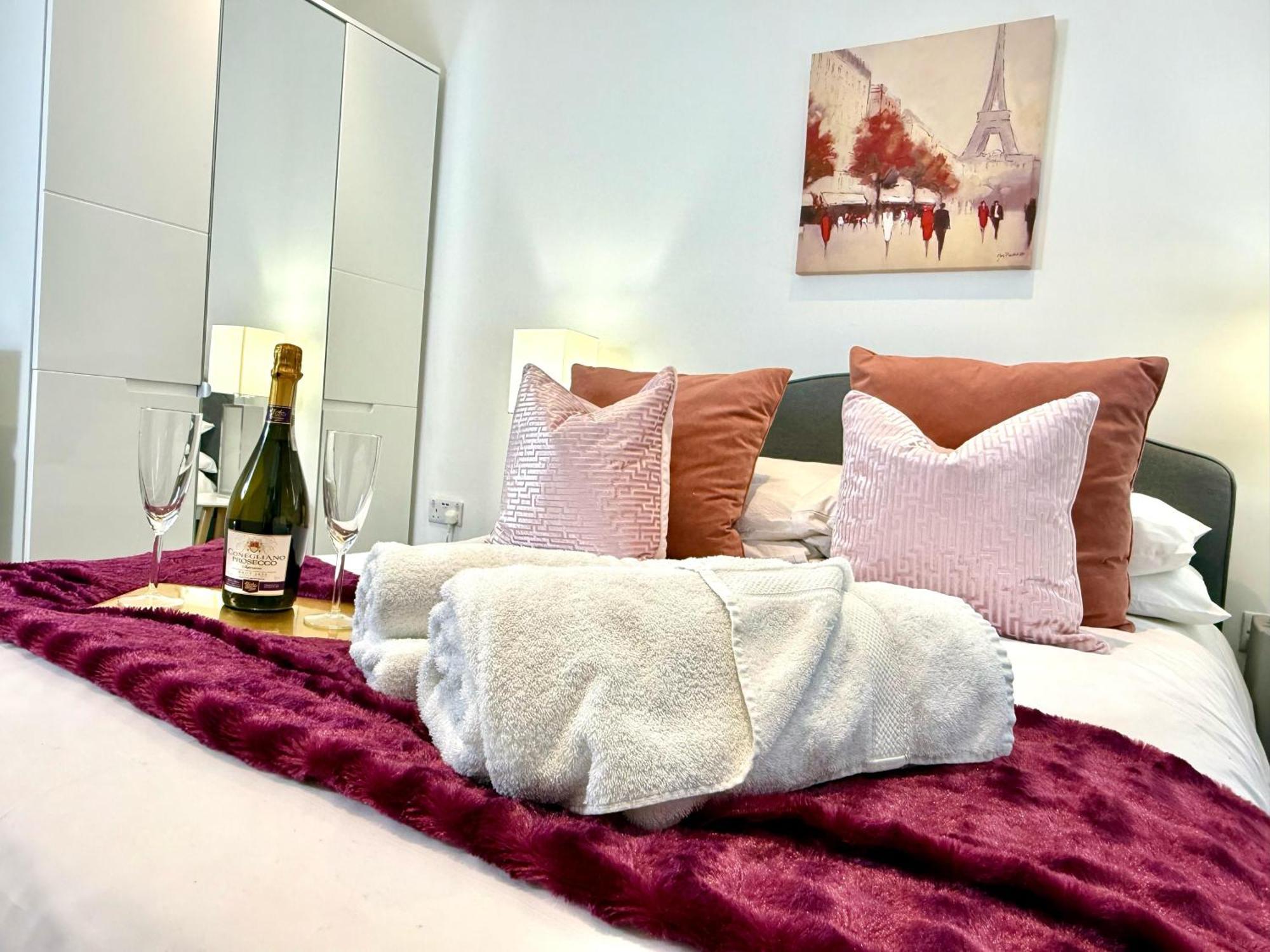 Hazel 1-Bedroom Cousy Flat, Parking, Wifi, Prime Location, Close To Blenheim Palace & Oxford Kidlington Exterior photo